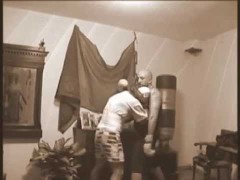 Sifu Fernandez guanteando con guantes de boxeo